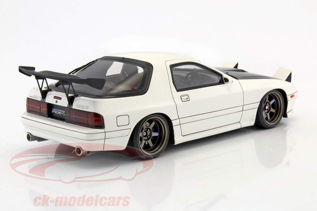 Mazda Savanna RX-7 (FC3S) wit 1:18 Ignition Model