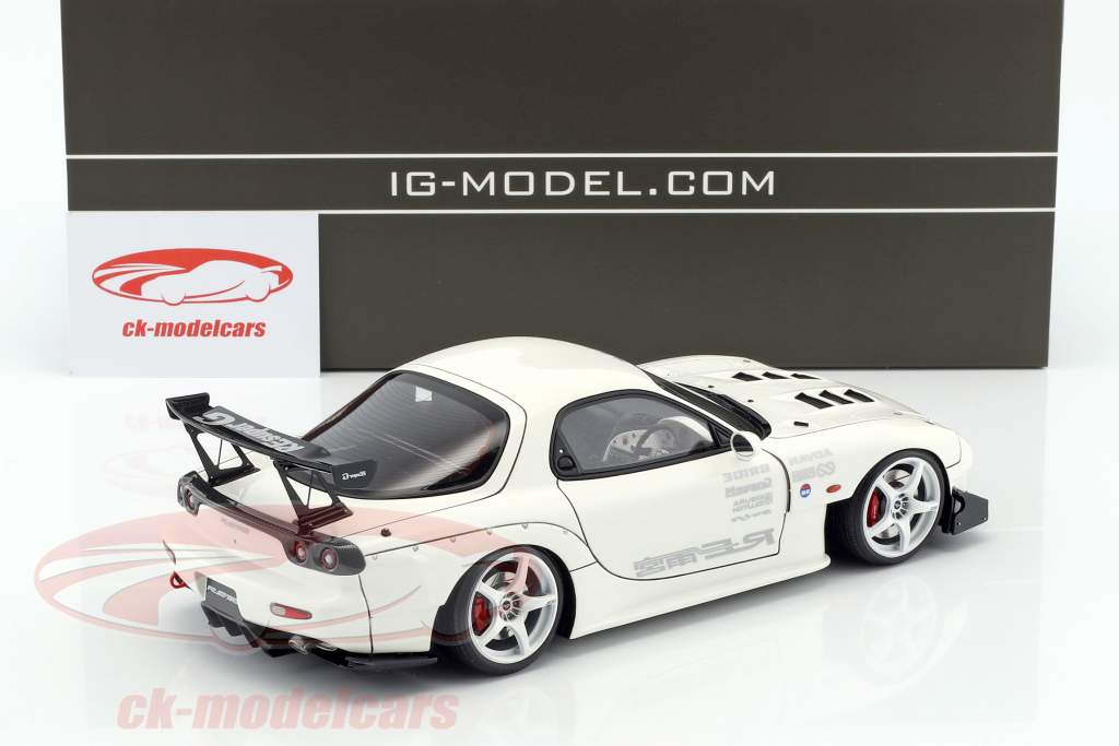 Mazda RX-7 (FD3S) RE Amemiya white 1:18 Ignition Model