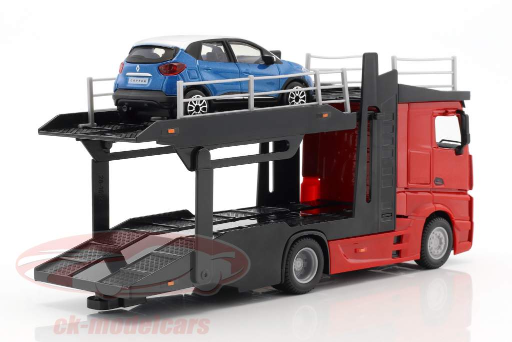 Mercedes-Benz Actros autotransporter rød / sort med Renault Captur blå metallisk 1:43 Bburago