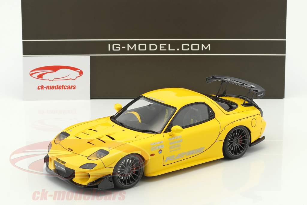 Mazda RX-7 (FD3S) RE Amemiya giallo 1:18 Ignition Model