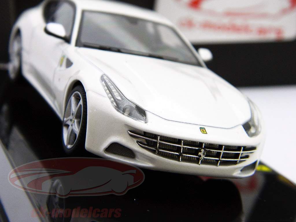 Ferrari FF Four V12 2010 branco 1:43 HotWheels Elite