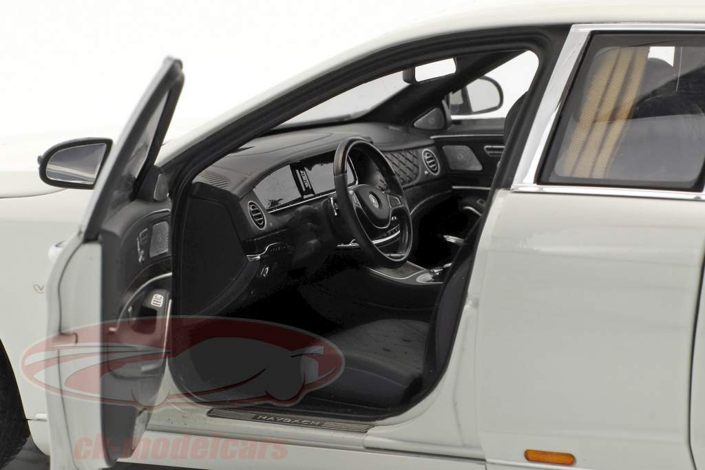 Mercedes-Benz Maybach S 600 Pullmann 建造年份 2016 白 1:18 AUTOart