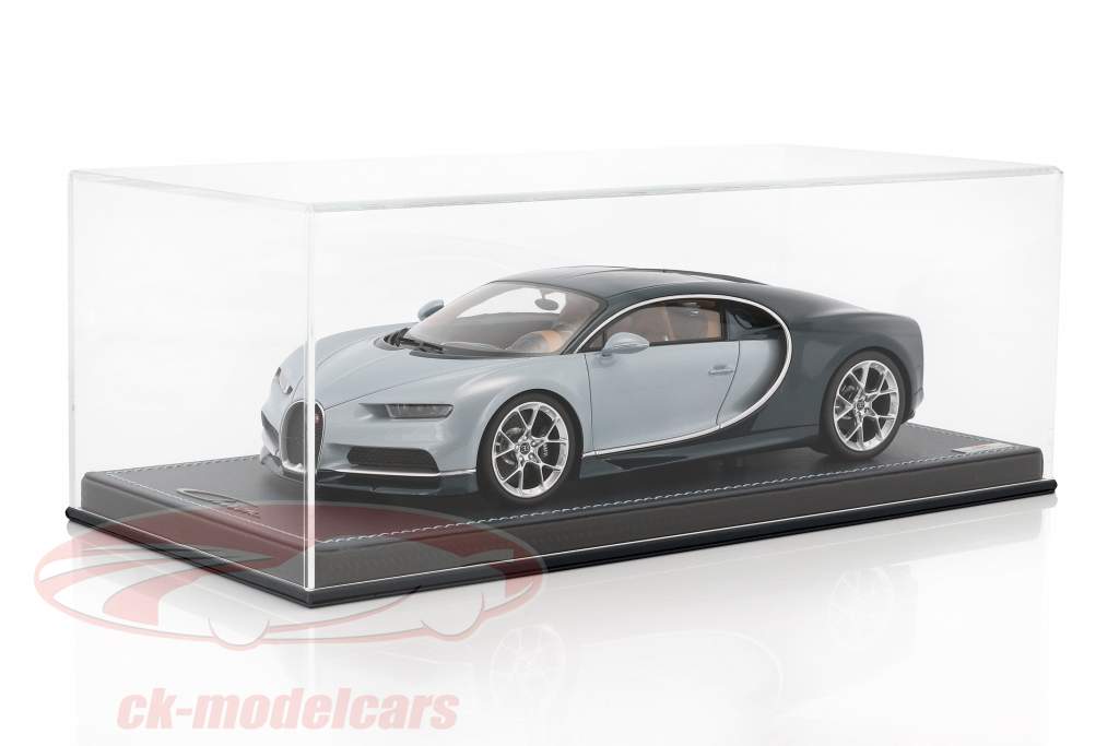 Bugatti Chiron Baujahr 2017 hellblau / dunkelblau 1:18 MR Models