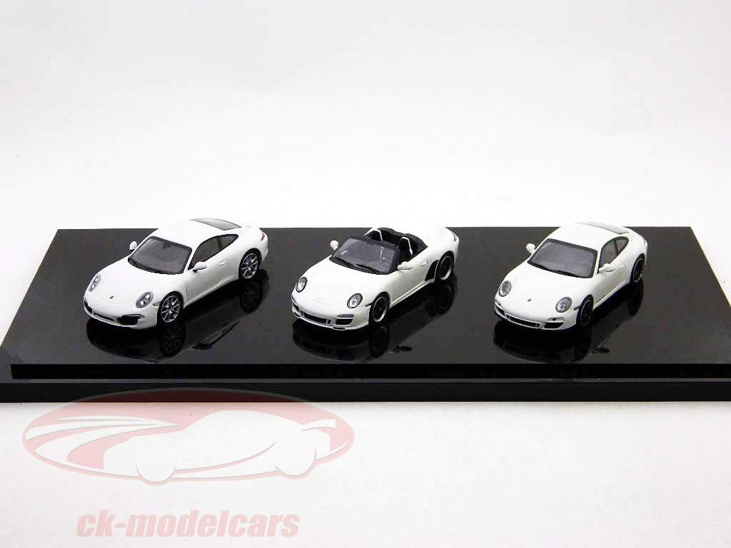 Glossy Black showcase & base 1:18 TrueScale