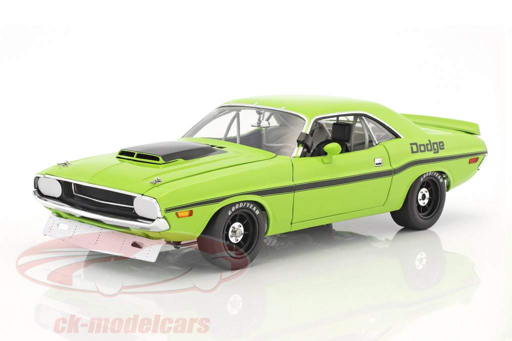 Dodge Challenger Trans Am 1970 Street Version зеленый / черный 1:18 GMP