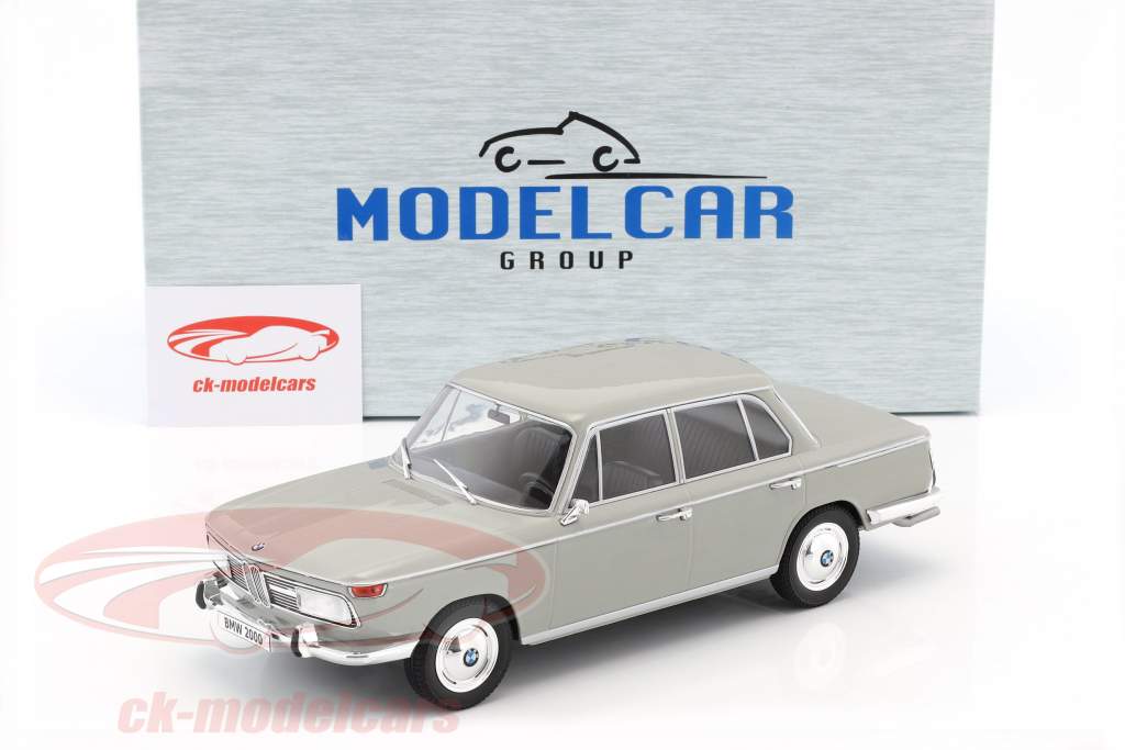BMW 2000 TI Byggeår 1966 lysegrå 1:18 ModelCar Group