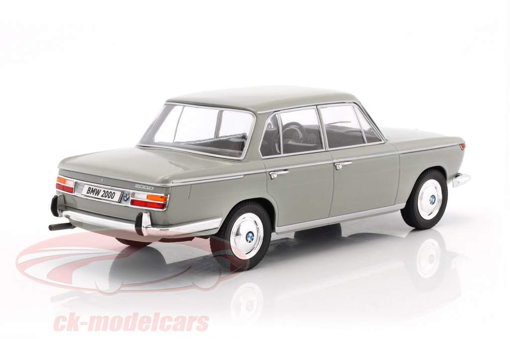 BMW 2000 TI 建設年 1966 ライトグレー 1:18 ModelCar Group