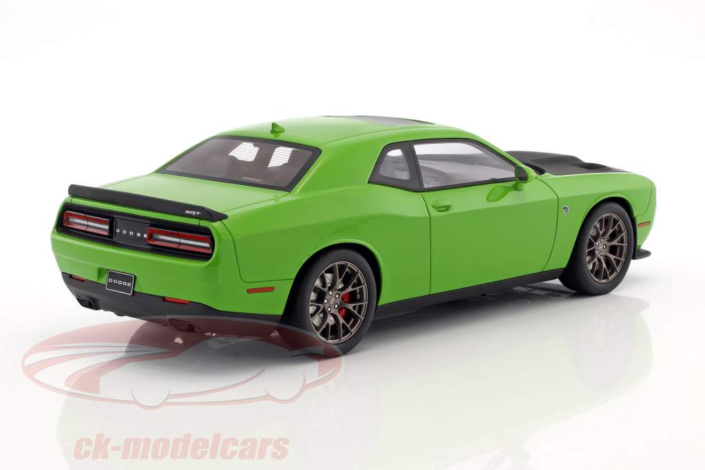 Dodge Challenger Hellcat SRT 築 2016 グリーン / 黒 1:18 GT-Spirit