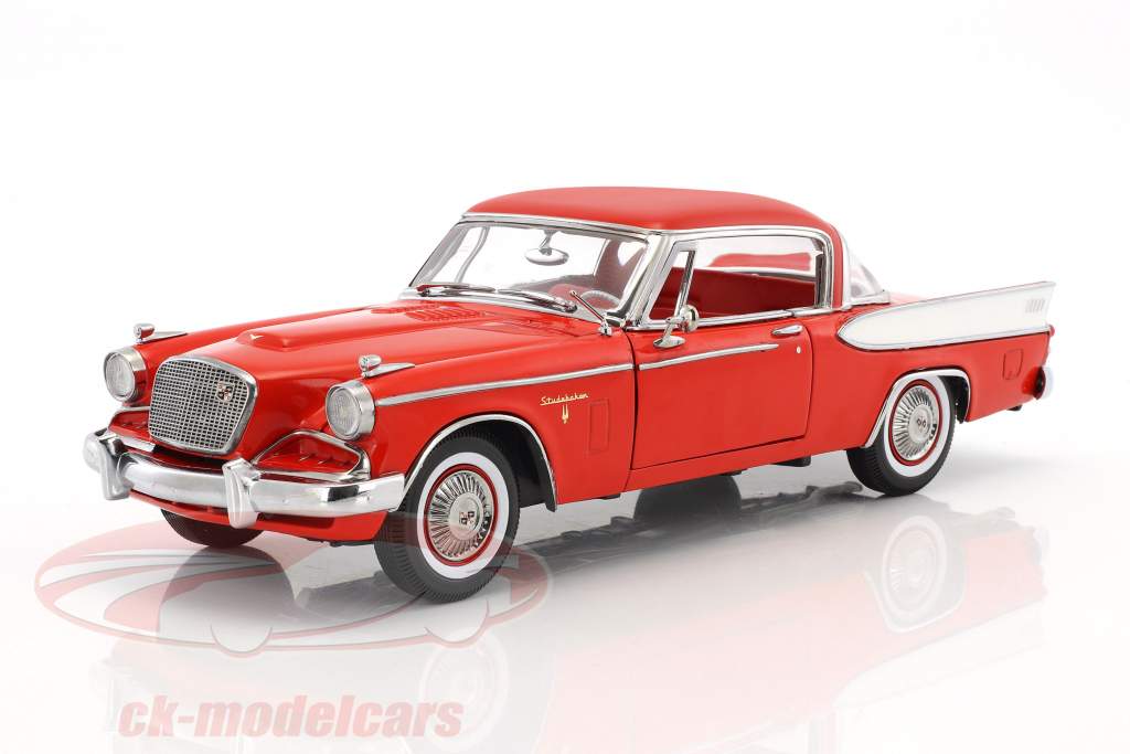 Studebaker Golden Hawk Opførselsår 1957 Apache rød 1:18 SunStar