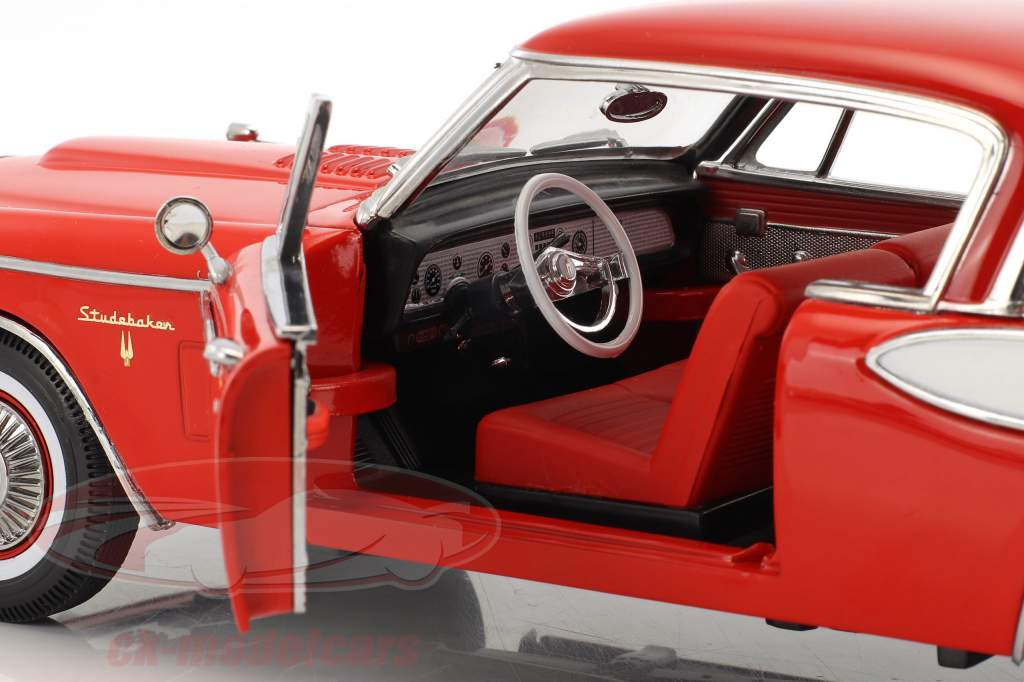 Studebaker Golden Hawk Opførselsår 1957 Apache rød 1:18 SunStar