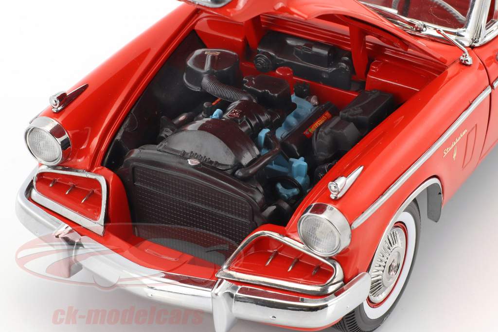 Studebaker Golden Hawk Opførselsår 1957 Apache rød 1:18 SunStar