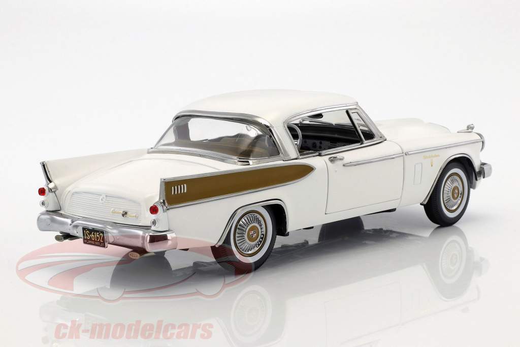 Studebaker Golden Hawk Год постройки 1957 arctic белый 1:18 SunStar