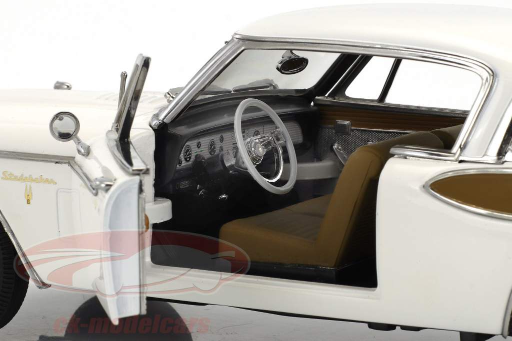 Studebaker Golden Hawk year 1957 arctic white 1:18 SunStar