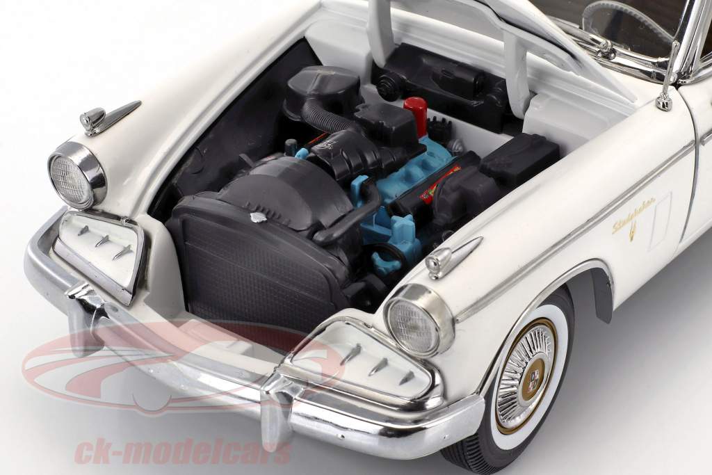 Studebaker Golden Hawk Год постройки 1957 arctic белый 1:18 SunStar