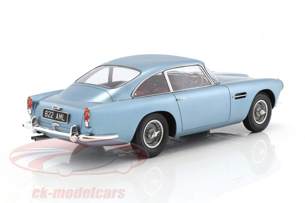 Aston Martin DB4 DHC Год постройки 1964 светло-голубой металлический 1:12 Matrix