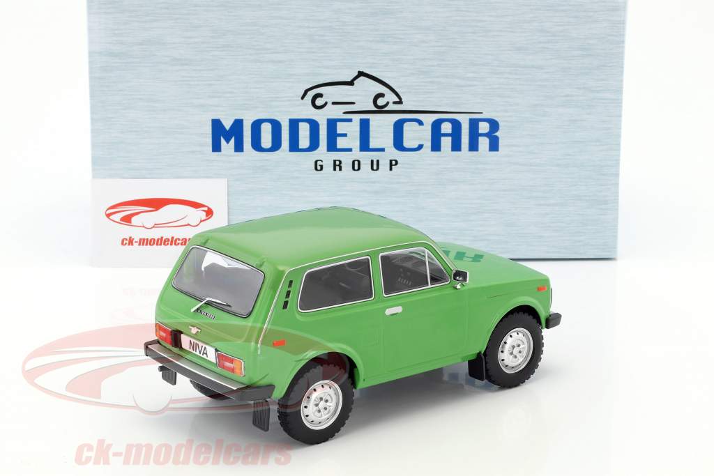 Lada Niva 建造年份 1976 绿色的 1:18 ModelCar Group