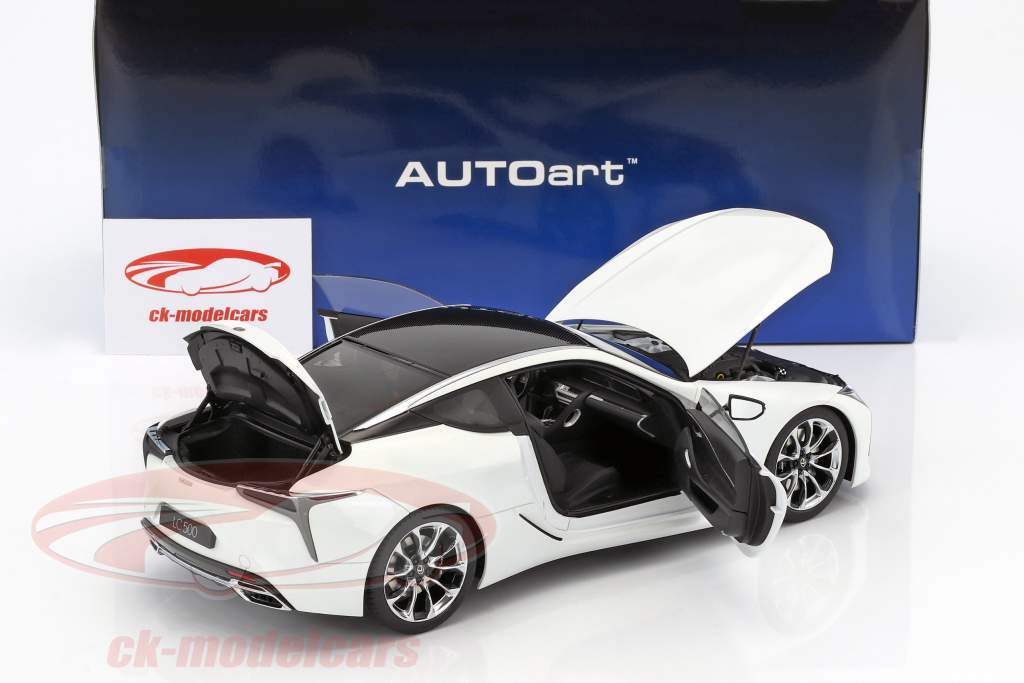 Lexus LC 500 année de construction 2018 blanc 1:18 AUTOart