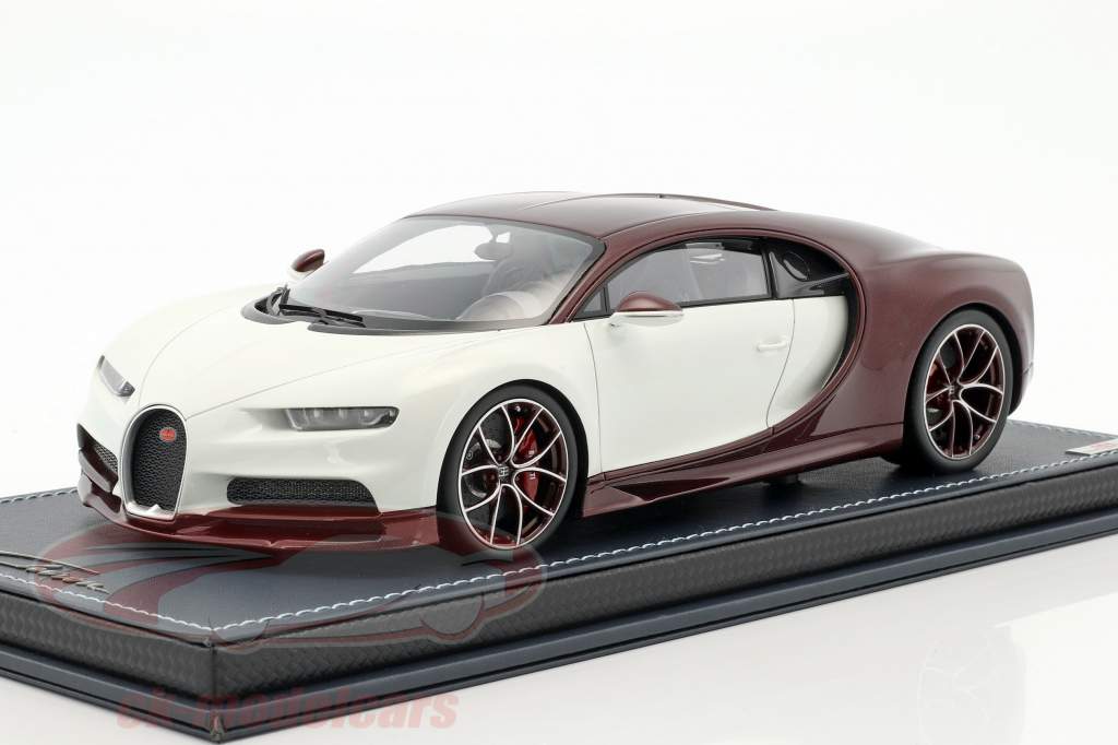 Bugatti Chiron red carboxylic / glacier white with showcase 1:18 MR Models