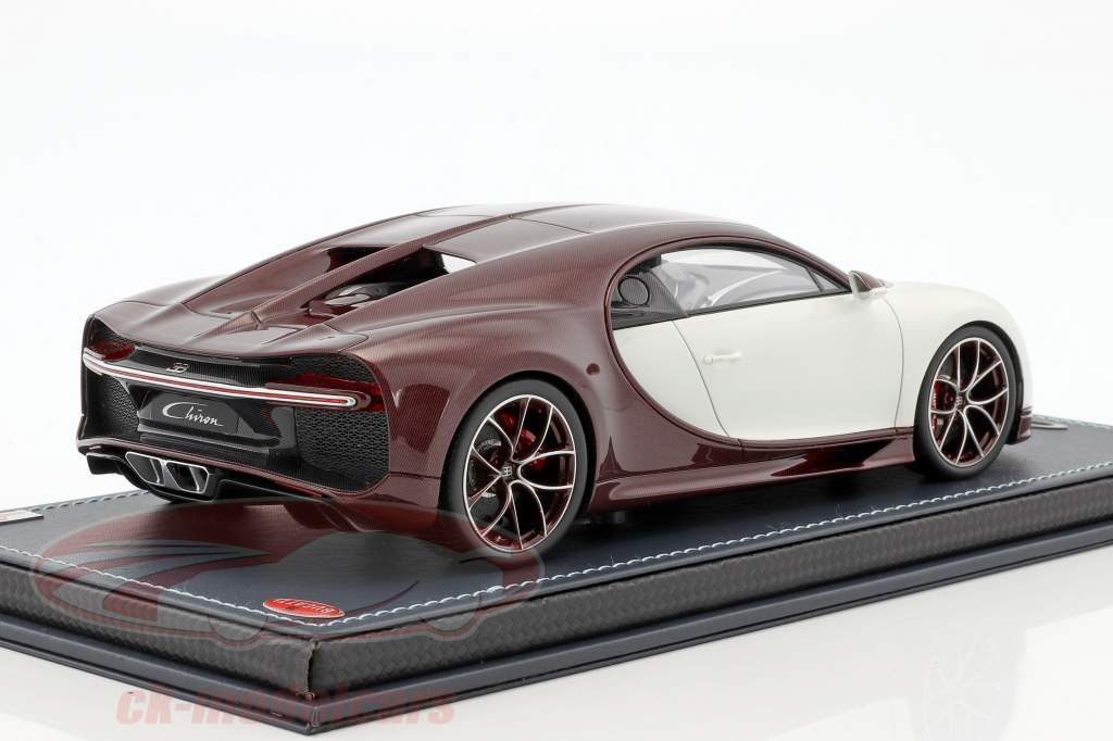 Bugatti Chiron red carboxylic / glacier white with showcase 1:18 MR Models