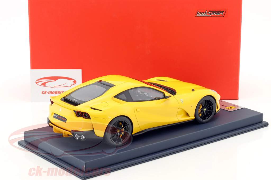 Ferrari 812 Superfast modena 黄色 とともに ショーケース 1:18 LookSmart