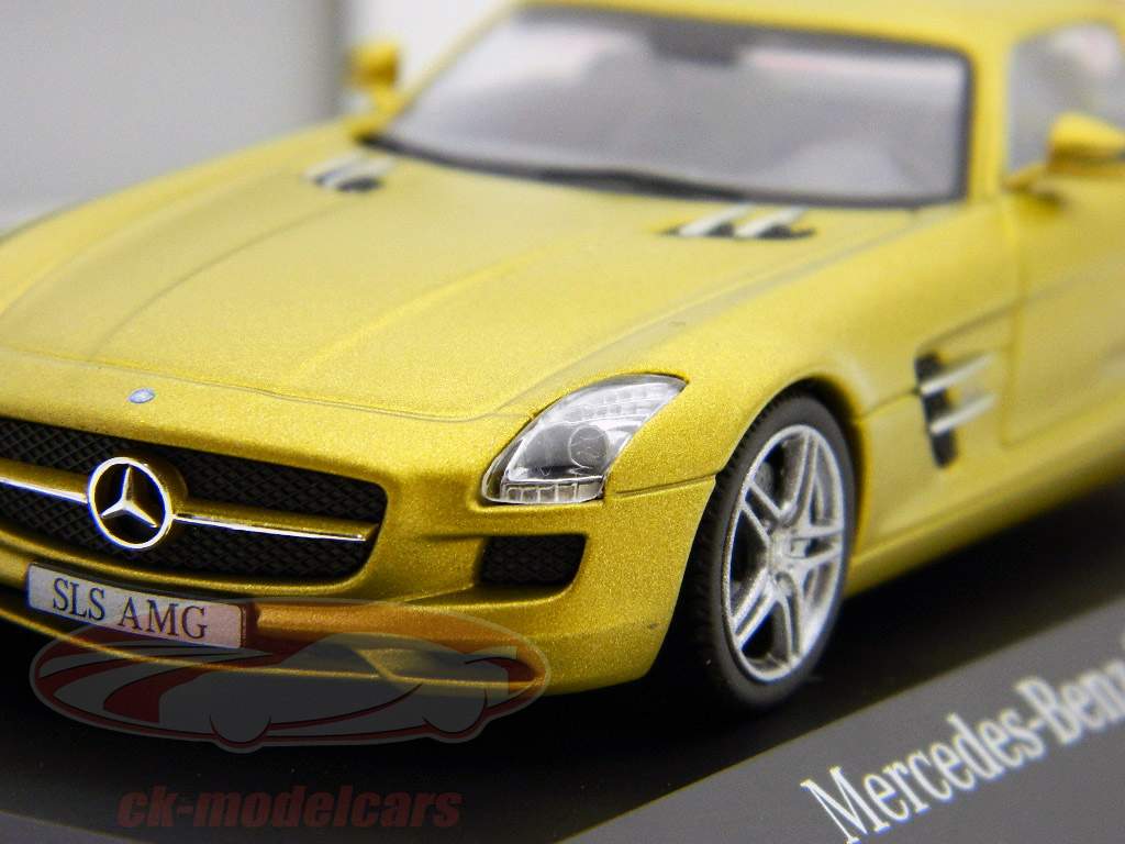 Schuco 1:43 Mercedes-Benz SLS AMG C197 gold 450741400 model
