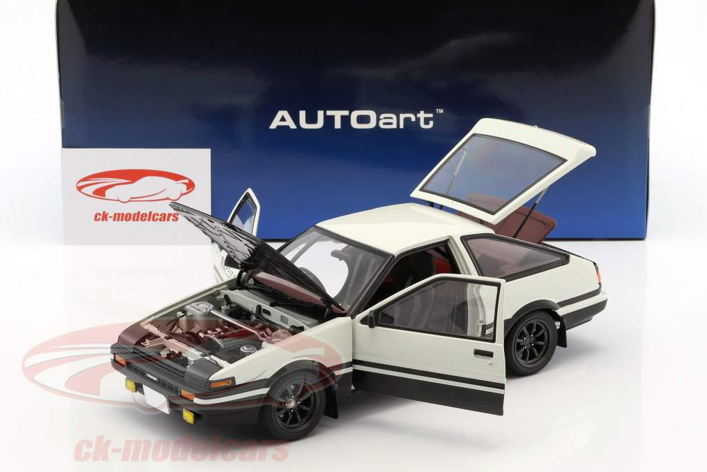 Toyota Sprinter Trueno (AE86) Project D Final Version bianco / nero 1:18 AUTOart