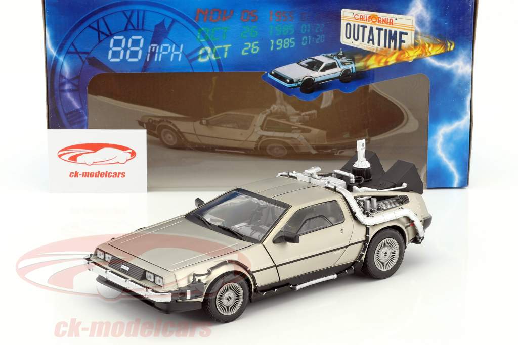 DeLorean DMC-12 Back in the future part 2 1:18 SunStar