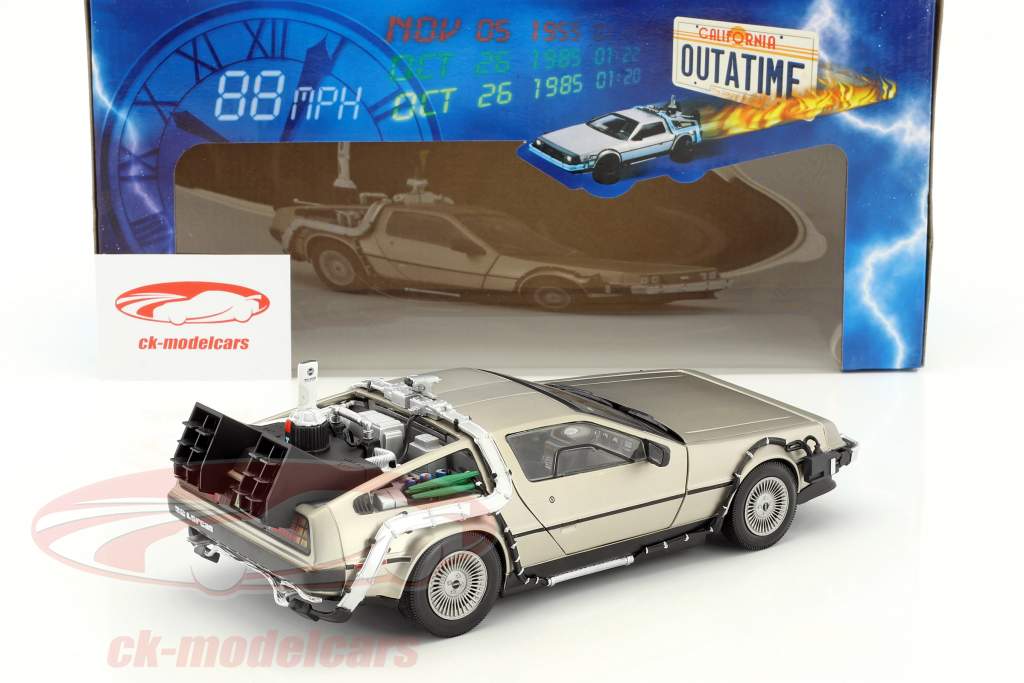 DeLorean DMC-12 Previo en la Futuro Parte 2 1:18 SunStar