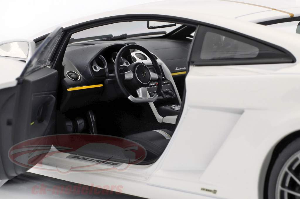 Lamborghini Gallardo LP550-2 Valentino Balboni Edition weiß 1:18 AUTOart