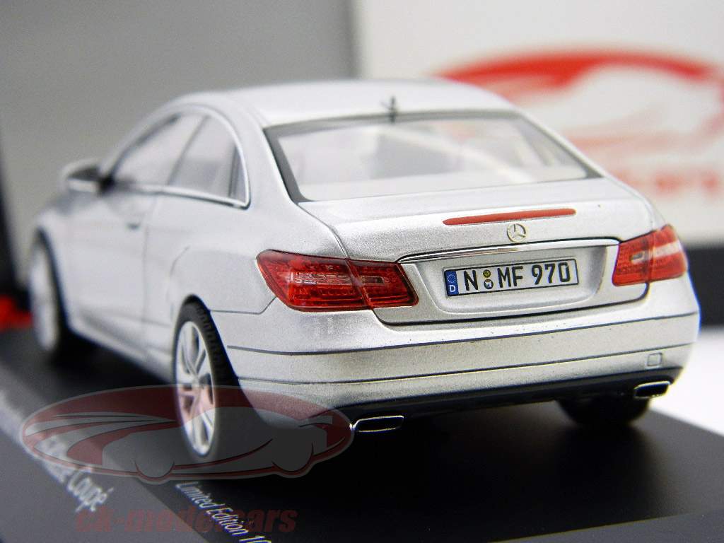 Mercedes-Benz E-class coupe silver 1:43 Schuco