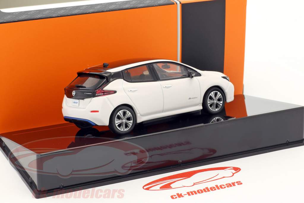 Nissan Leaf ano de construção 2018 branco 1:43 Ixo