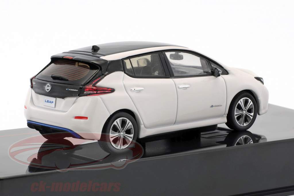 Nissan Leaf ano de construção 2018 branco 1:43 Ixo