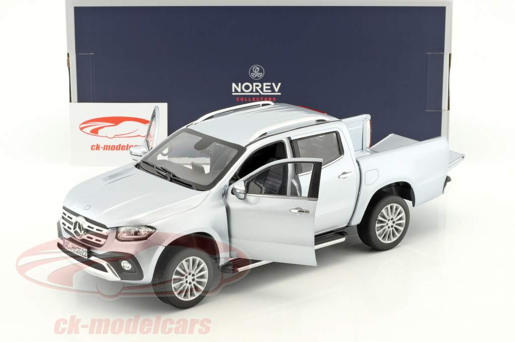 Mercedes-Benz X-Class anno di costruzione 2017 argento 1:18 Norev