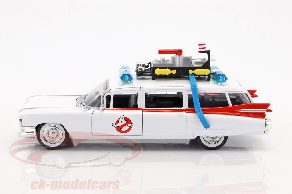 Cadillac Ecto-1 fra den film Ghostbusters 1984 hvid 1:24 Jada Toys