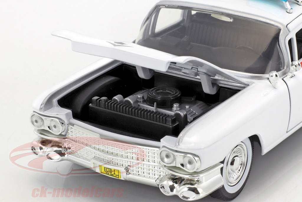 Cadillac Ecto-1 から インクルード フィルム Ghostbusters 1984 白 1:24 Jada Toys