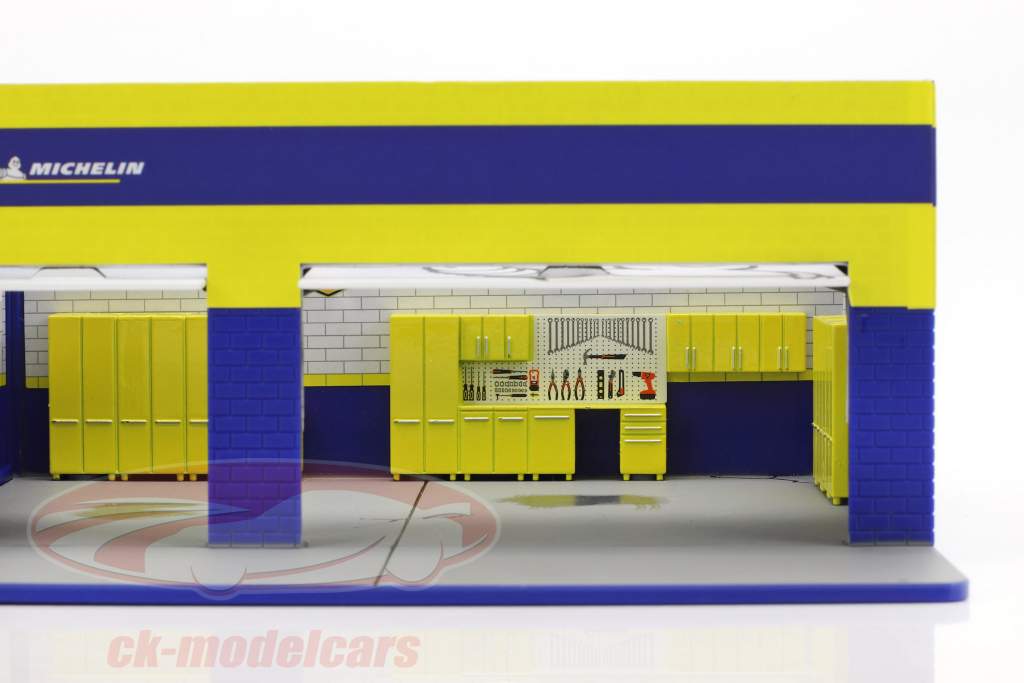 Weekend Workshop Michelin Tires Mechanic's Corner Series III 1:64 Greenlight