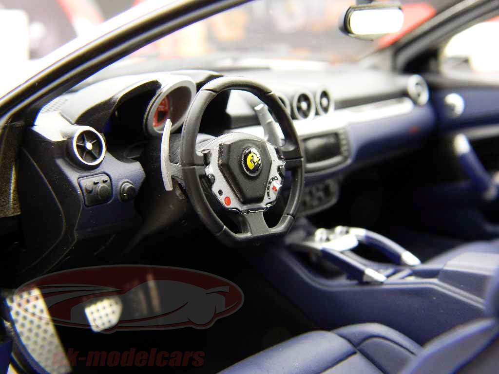 Ferrari FF Vier model 2010 wit 1:18 Hotwheels Elite