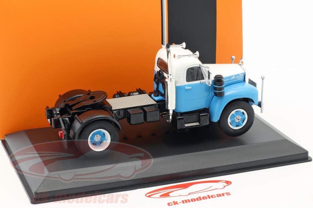 Mack B 61 грузовик Год постройки 1953 светло-голубой / белый 1:43 Ixo