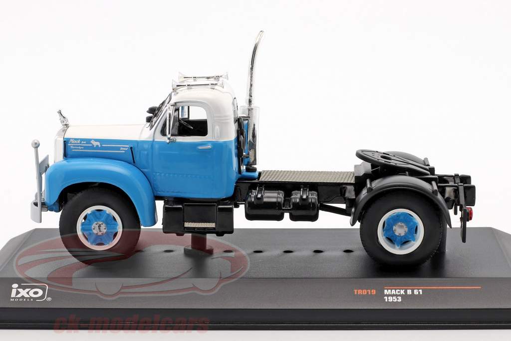 Mack B 61 грузовик Год постройки 1953 светло-голубой / белый 1:43 Ixo