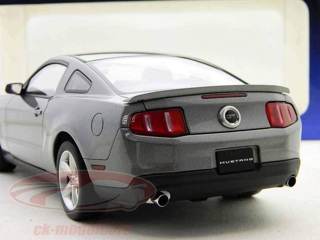 フォードマスタングGT 2010スターリンググレーメタリック/グレーメタリック1時18分オートアート