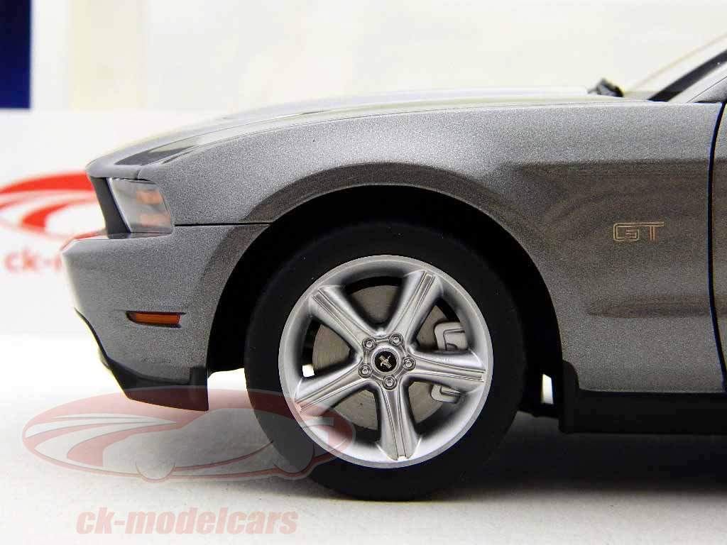 フォードマスタングGT 2010スターリンググレーメタリック/グレーメタリック1時18分オートアート