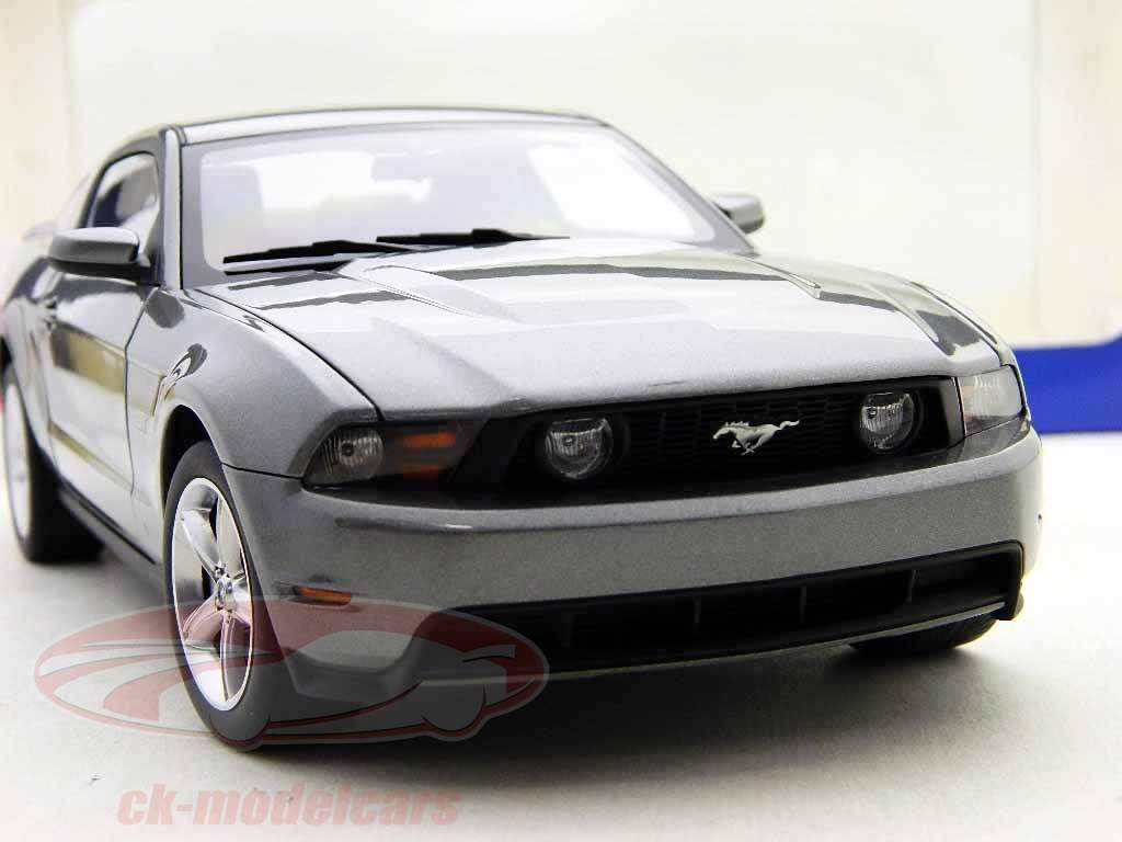 フォードマスタングGT 2010スターリンググレーメタリック/グレーメタリック1時18分オートアート