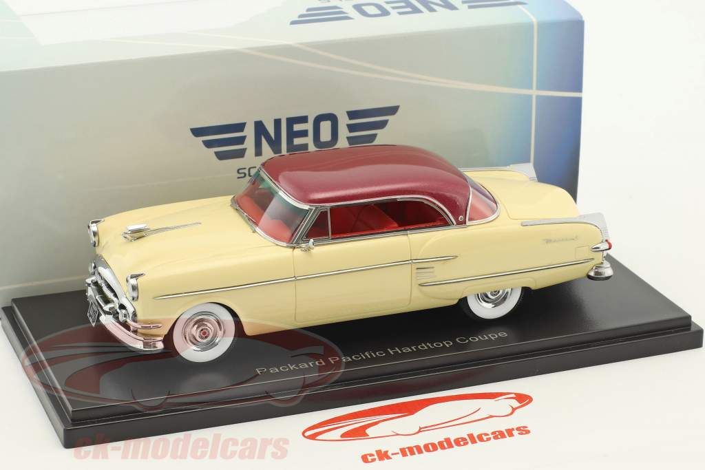 Packard Pacific Hardtop Coupe Baujahr 1954 beige / dunkelrot metallic 1:43 Neo