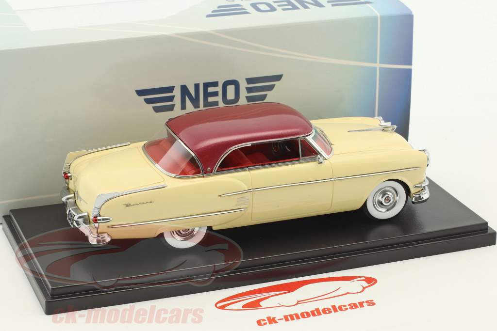 Packard Pacific Hardtop Coupe Baujahr 1954 beige / dunkelrot metallic 1:43 Neo