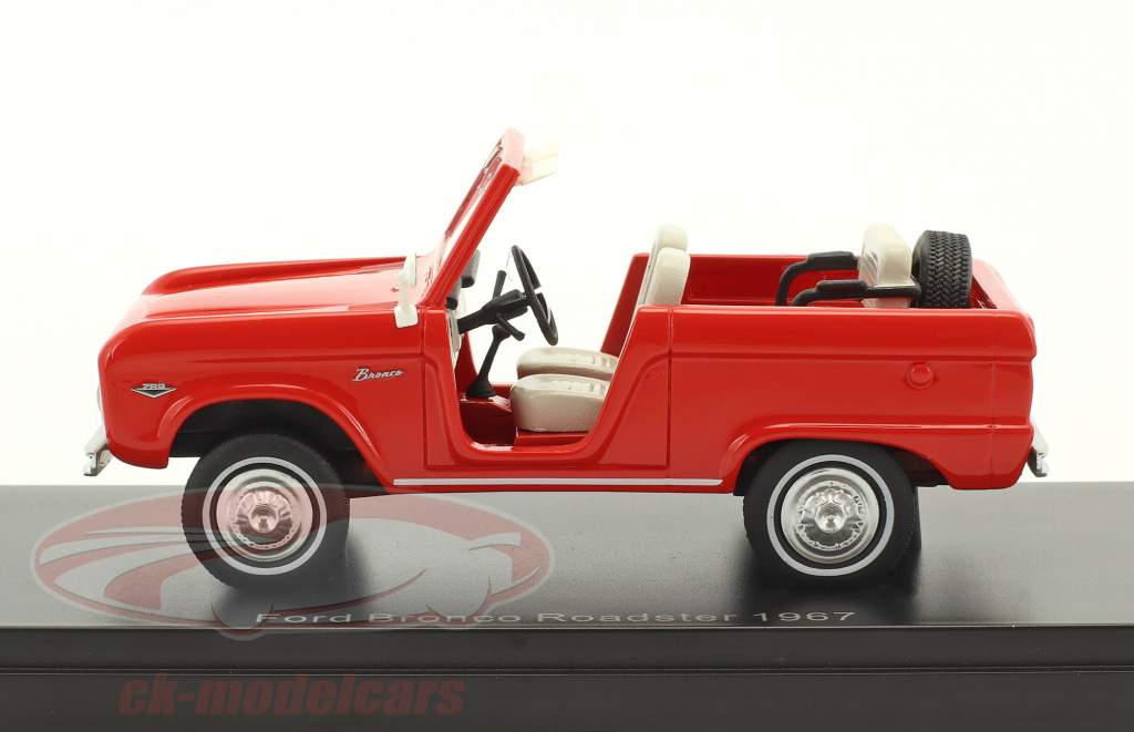 Ford Bronco ロードスター 築 1967 赤 1:43 Neo