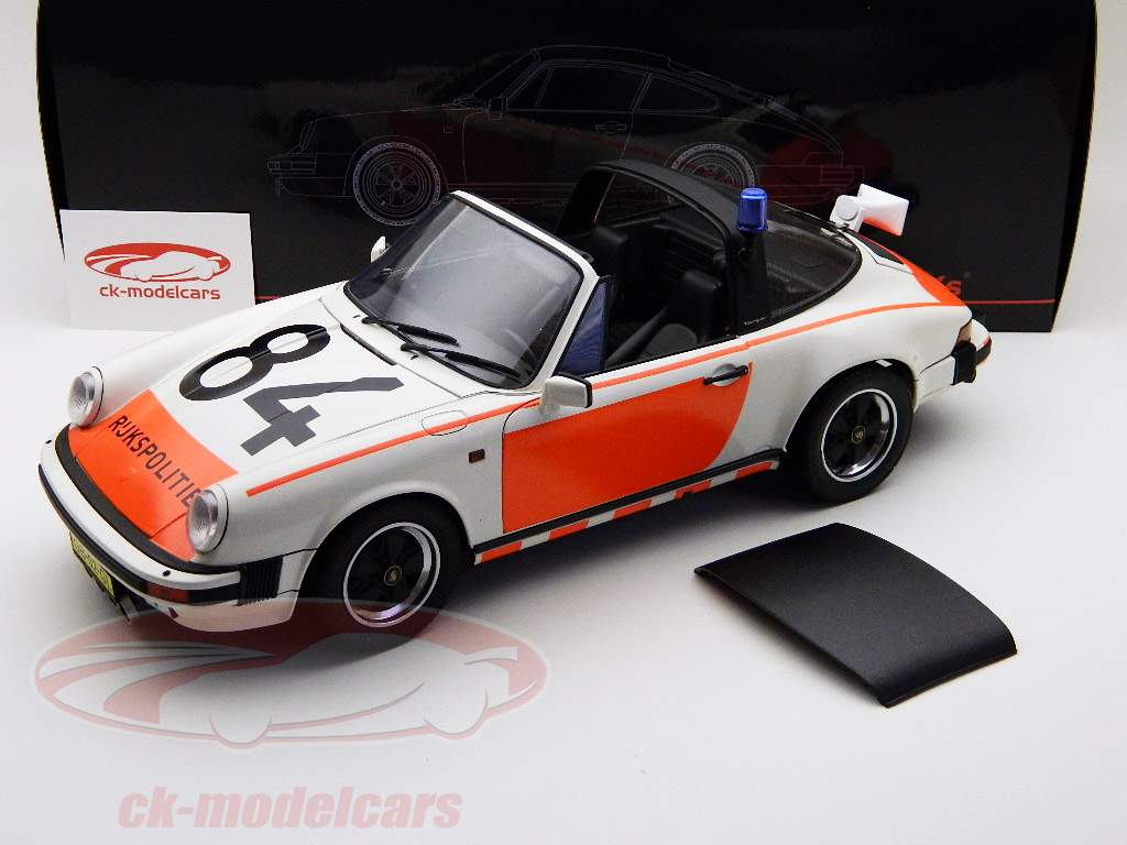 Premium Classixxs 1:12 Porsche 911 Carrera 3.2 with figure
