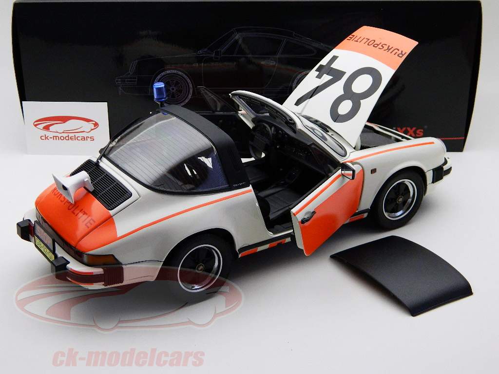 Premium Classixxs 1:12 Porsche 911 Carrera 3.2 with figure