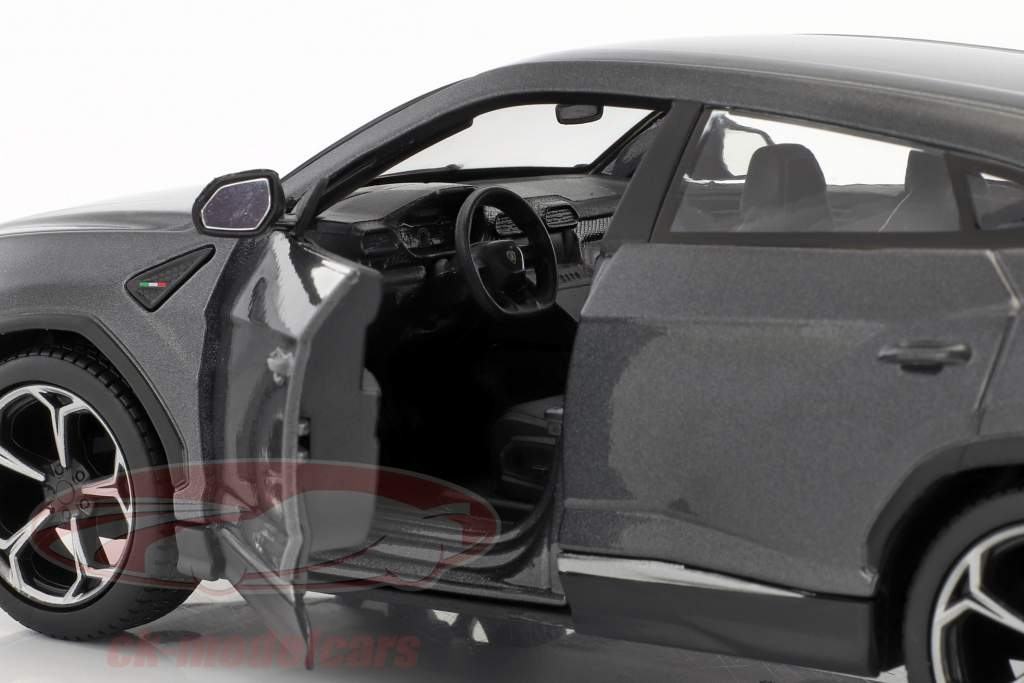 Lamborghini Urus gray metallic 1:24 Maisto