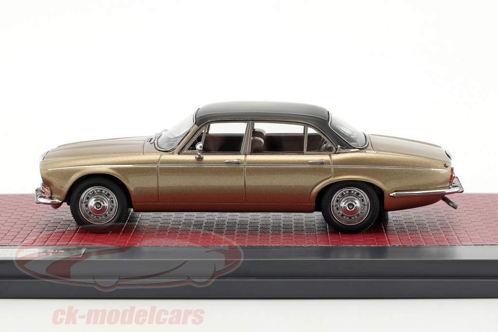 Daimler Double Six Vanden Plas S1 Baujahr 1973 sand metallic 1:43 Matrix