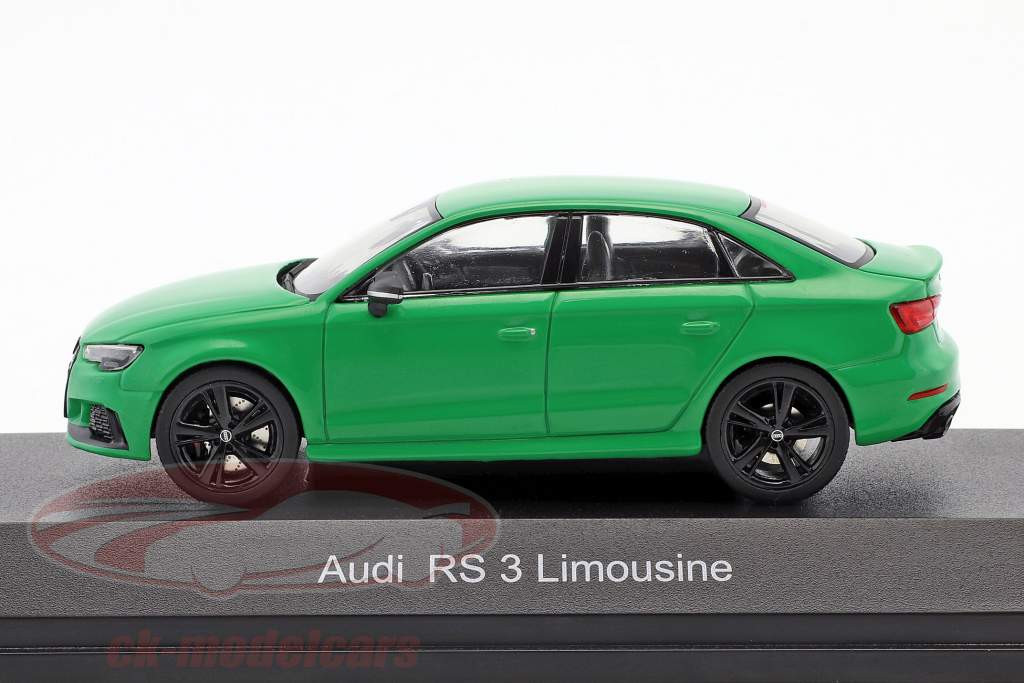 Audi RS 3 Limousine グリーン 1:43 iScale